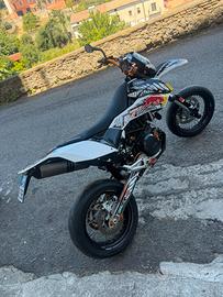 Motard ktm 690 smc