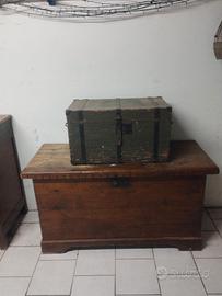 Antico baule verde militare