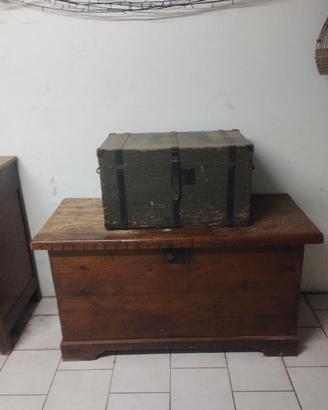 Antico baule verde militare