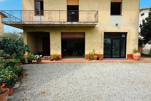 Villa di 250 m² con più di 5 locali e box auto a M