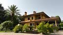 villa-di-300-m²-con-piu-di-5-locali-e-box-auto-dop