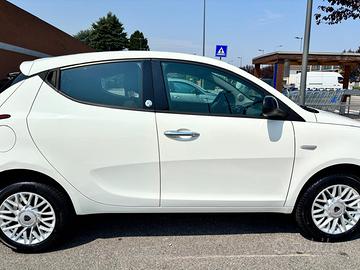 LANCIA YPSILON0.9 TWINAIR 85 CV5 PORTE METANO GOLD