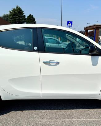LANCIA YPSILON0.9 TWINAIR 85 CV5 PORTE METANO GOLD