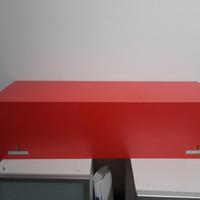 Mensola di legno color arancione