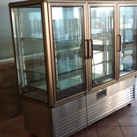 Vetrina refrigerata a tre porte