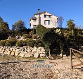 Villa di 320 m² con più di 5 locali e box auto dop