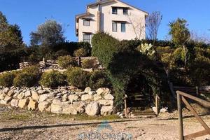 Villa di 320 m² con più di 5 locali e box auto dop