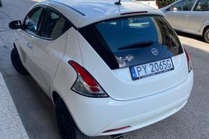 Lancia ypslon hybrid