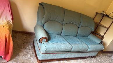 divano con inserto in legno