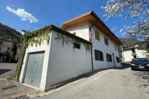 APPARTAMENTO BICAMERE CON GARAGE FR. PEONIS