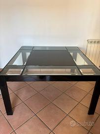 Tavolo soggiorno in cristallo e legno laccato nero