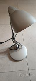 lampada da tavolo orientabile 