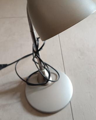 lampada da tavolo orientabile 