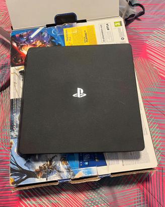 PLAYSTATION 4 SLIM