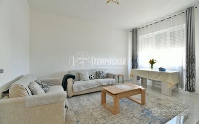 APPARTAMENTO CON 3 CAMERE RISTRUTTURATO !!