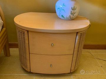 comodino ovale in rattan