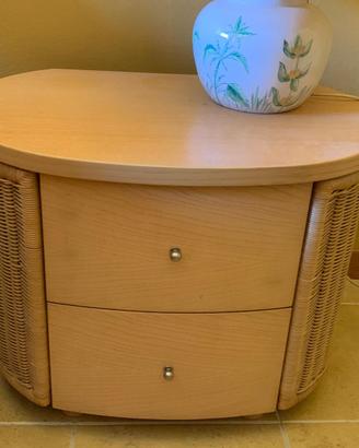 comodino ovale in rattan
