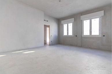 Ampio trilocale con terrazza sovrastante