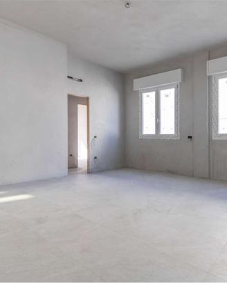 Ampio trilocale con terrazza sovrastante