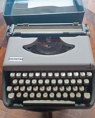 Macchina da scrivere antica