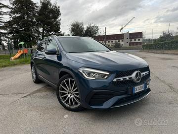 MERCEDES-BENZ GLA 200d premium 4matic