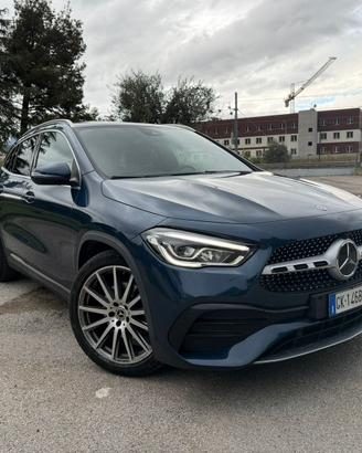 MERCEDES-BENZ GLA 200d premium 4matic