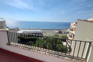 Appartamento panoramico fronte mare con box auto