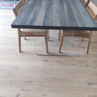 TAVOLO CON GAMBA IN VETRO TEMPERATO 