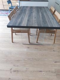 TAVOLO CON GAMBA IN VETRO TEMPERATO 