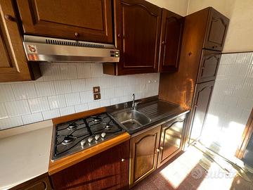 Cucina con elettrodomestici funzionanti
