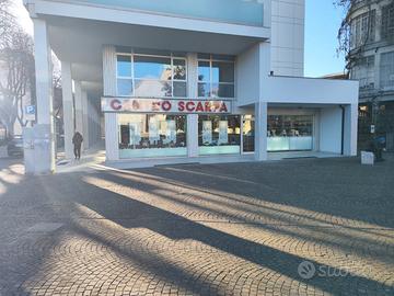 Negozio super vetrinato posizione unica