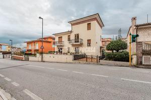 APPARTAMENTO IN ZONA PORTO CON 4 CAMERE DA LETTO,