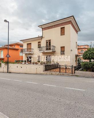 APPARTAMENTO IN ZONA PORTO CON 4 CAMERE DA LETTO,