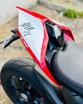 Ducati Panigale V2 autografata da' NicolóBulega
