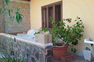 Appartamento ampio trivano al PT con girdino