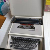 Macchina da scrivere Olivetti