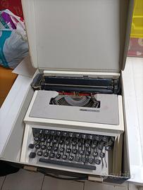 Macchina da scrivere Olivetti