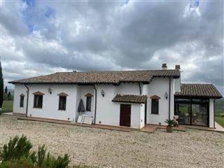 Rustico / Casale di 215 m² con più di 5 locali a T