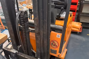 Muletto elettrico STILL R50-12 con caricabatterie