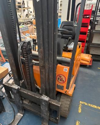 Muletto elettrico STILL R50-12 con caricabatterie