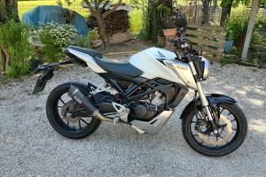 moto Honda CB125R