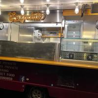 FOOD TRUCK COMPLETAMENTE ATTREZZATO