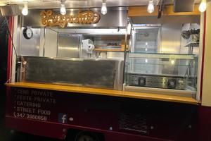 FOOD TRUCK COMPLETAMENTE ATTREZZATO