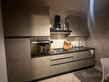 Cucina e vari mobili