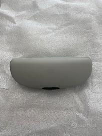 Porta occhiali per auto