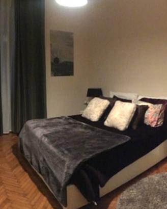 camera da letto completa( como, comodini, letto)