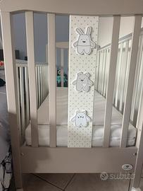 Lettino bambini con sbarre