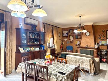 Quadrilocale con camino e box doppio