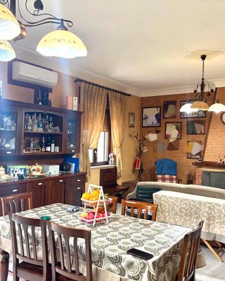 Quadrilocale con camino e box doppio