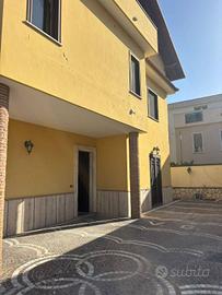 Villa di 310 m² con più di 5 locali e box auto a G